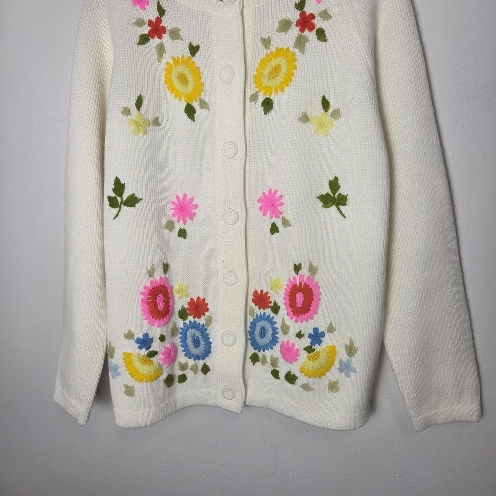 Vintage Floral Embroidery Button Front Cardigan - Picture 8 of 9
